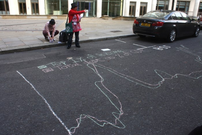 A little lesson on the 2008 financial crisis, in front of the University of Chicago European campus.